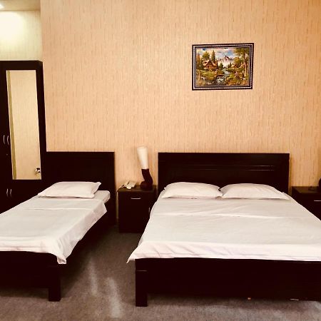 Hotel Nice ティビリシ エクステリア 写真