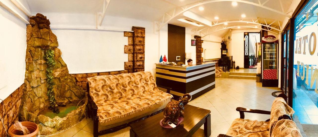 Hotel Nice ティビリシ エクステリア 写真
