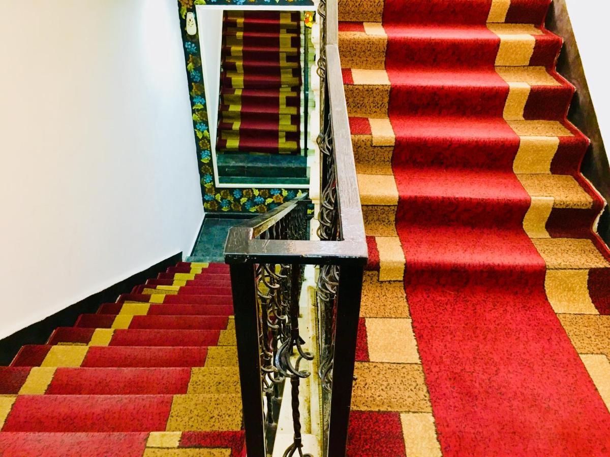 Hotel Nice ティビリシ エクステリア 写真
