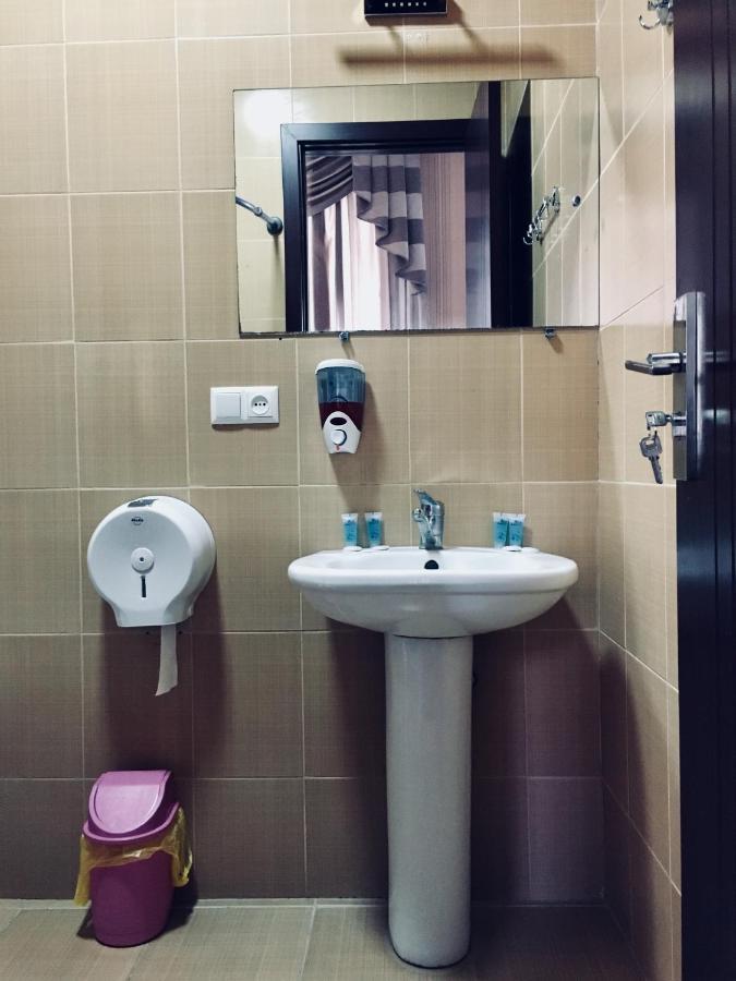 Hotel Nice ティビリシ エクステリア 写真