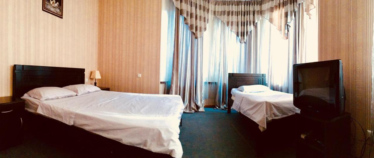 Hotel Nice ティビリシ エクステリア 写真
